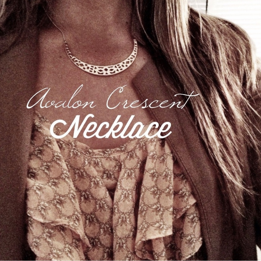 Stella & Dot GOLD Avalon Crescent Necklace